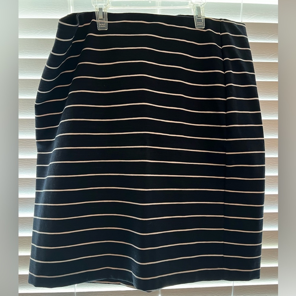 Banana Republic Navy/White Striped Pencil Skirt. XL. NWT